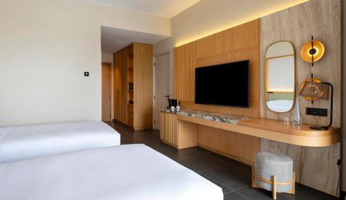 Twin Guest Room with Two Single Beds and Balcony