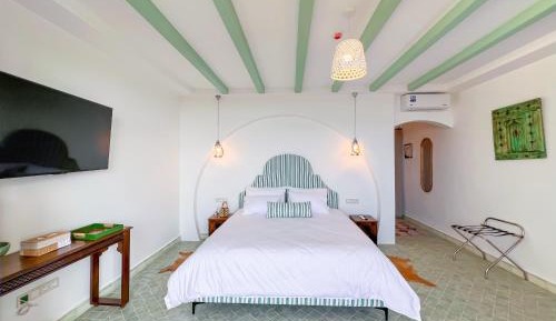 Deluxe Double Room with Extra Bed