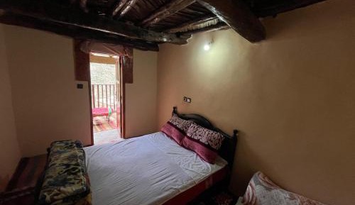 Deluxe Room (2 Adults + 1 Child)
