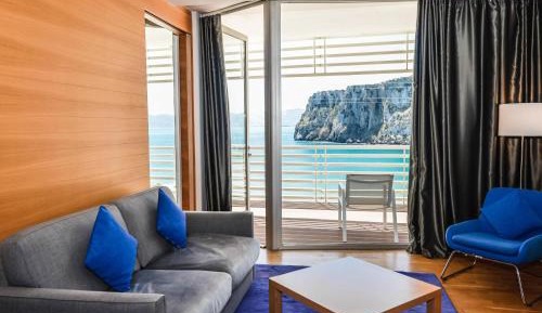 Deluxe Double Suite Ocean Front with Balcony