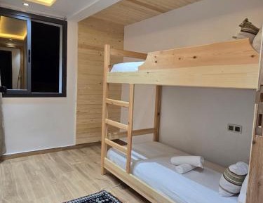 Single Bed in Mixed Dormitory Room