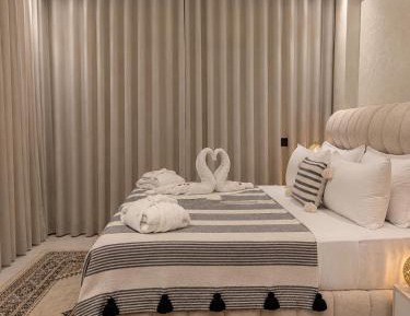 Deluxe Queen Suite