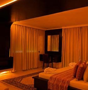 Deluxe King Suite