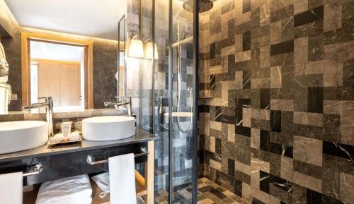 Contemporary Junior King Suite with Balcony