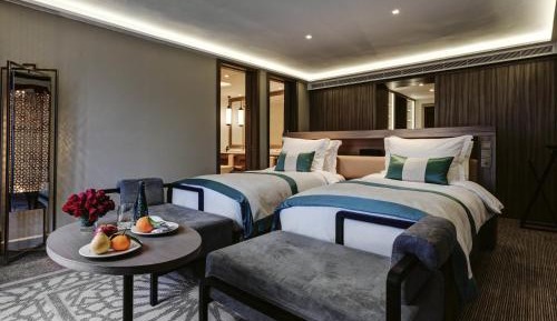 Junior Suite with Living Room and Sofa