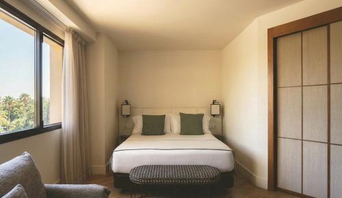 Deluxe Double or Twin Room (1-2 People)