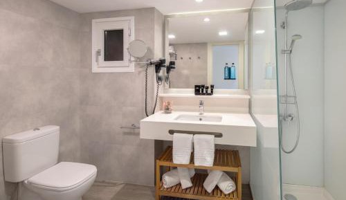 Standard Triple Room with Lateral Sea View