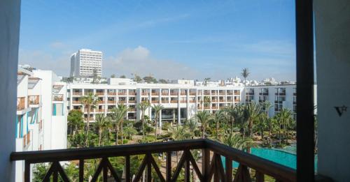 Deluxe Twin Room Pool Side View