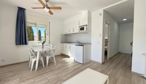 Superior One-Bedroom Apartment (4 Adults)