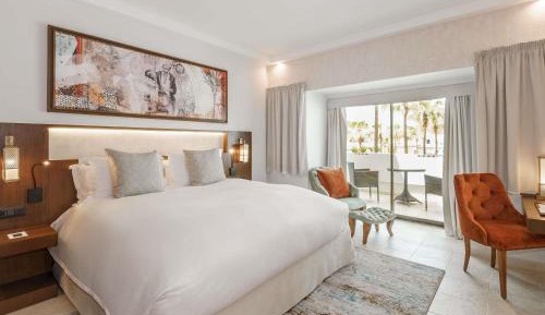 Deluxe King Room with Balcony and Ocean View