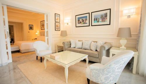 Junior Suite with Pool View