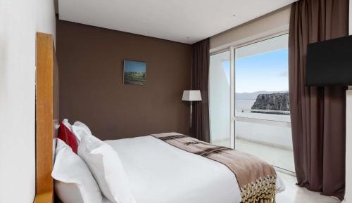 Standard Suite – Sea View (Mohammed V Building)