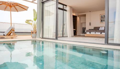 Suite with Private Pool
