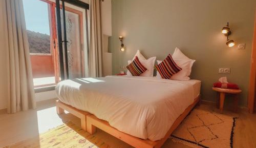 Double or Twin Room with Mountain View