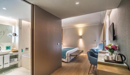 Family Room (2 Adults + 2 Children)