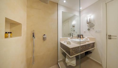 Junior Suite with Pool View
