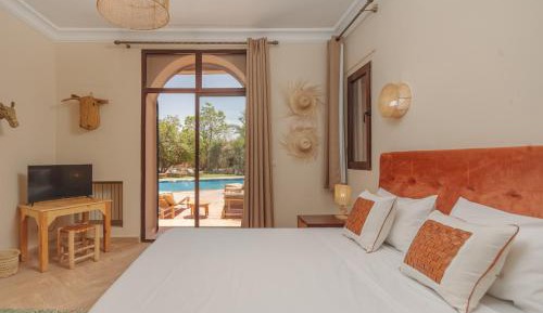 Queen Room with Pool View
