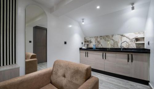 Suite with Mountain View