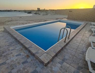 Two-Bedroom Apartment with sitting room, shared Swimming Pool and Sea View