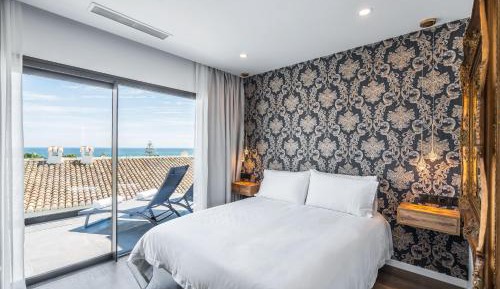 Deluxe Double Room with Balcony and Sea View