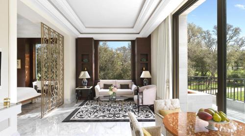 Superior King Room with Terrace and Pool View