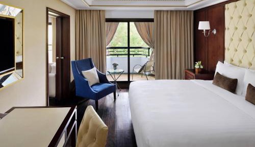 Executive Suite, 1 King, Sofa bed, Garden & Pool view