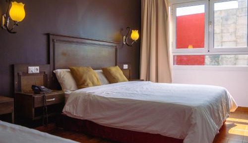 Deluxe Double Room (2 Adults + 1 Child)