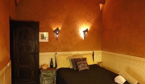 Deluxe Double Room (2 Adults + 1 Child)
