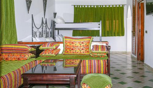 Family Suite (2 Adults + 1 Children)