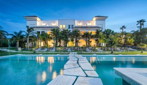 Two-Bedroom Deluxe Apartment with Ocean View