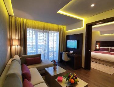 Deluxe King Suite