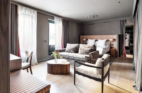 Trafalgar Hotel | One Shot Luchana