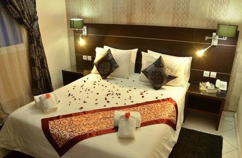 Ain Kansra Hotel | Motel Al Akha