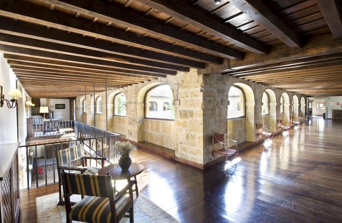 San Juan de Parres Hotel | Parador De Cangas De Onis