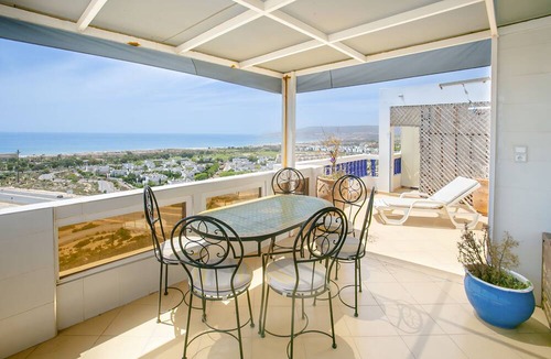 Tamraght Hotel | BLUERINA CAMP HOSTEL