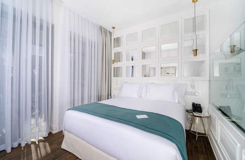 Swiss City Hotel | Petit Palace Suites Hotel