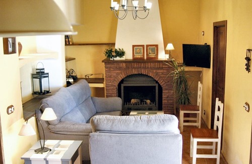 Villanueva del Duque House | Homerez - Nice house for 8 ppl. with shared pool and garden at Alcaracejos