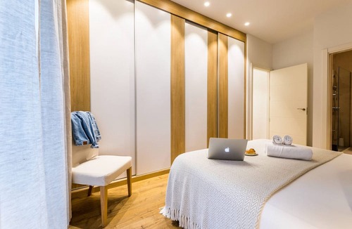Old Town Apartment | BOULEVARD SUITE: superior apartment 6 PAX. Calm and tranquility. 30 seconds from the beach and the Old Town