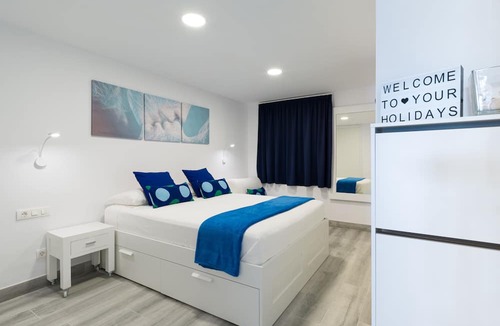 Playa del Aguila Apartment | FRONTLINE WITH GARDEN