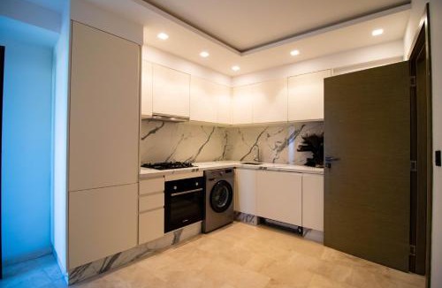 Tangier Apartment | Luxe 3-slaapkamer residentie met dakzwembad, privé parking en twee badkamers, vlak bij TGV-station Tanger en het strand