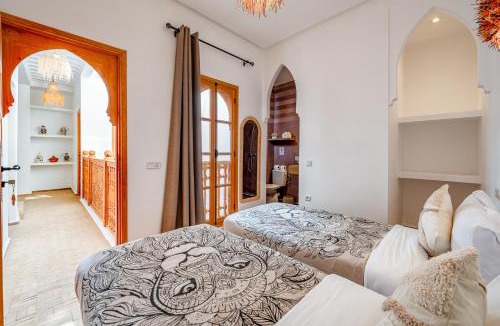 Mouassine House | Riad Ambre d'Orient, Rooftop Pool Oasis