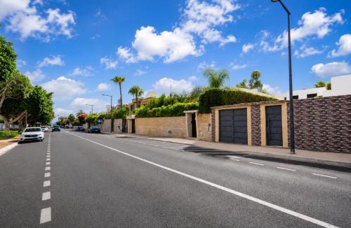 Swiss City Villa | Spacious Apart in a Villa - 3 min to Beach