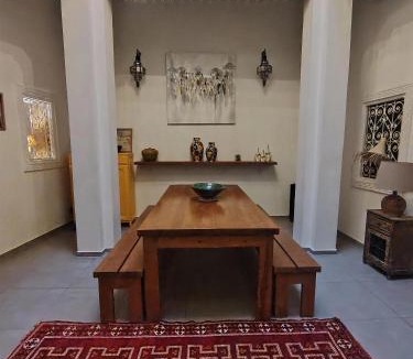 Quettanine House | La Maison des Amis