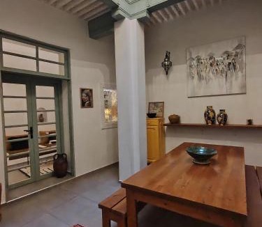 Quettanine House | La Maison des Amis