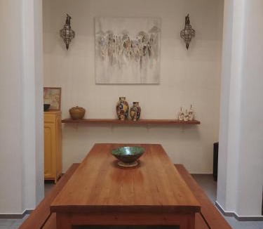 Quettanine House | La Maison des Amis