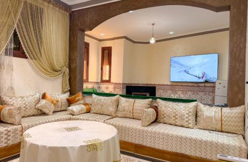 Centre Ville Apartment | Downtown Larache Hub - AC & Free Wi-Fi