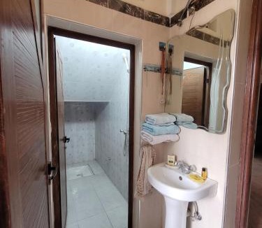 Cite El Houda Apartment | Authentic Moroccan Haven Cozy & Bright