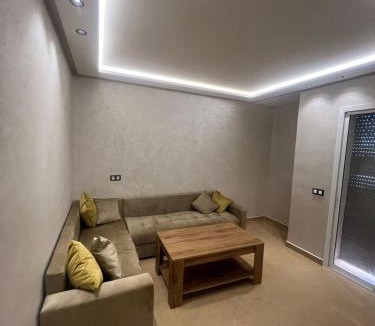 Hjar Ennhal Apartment | Spacious, modern apartment near the airport