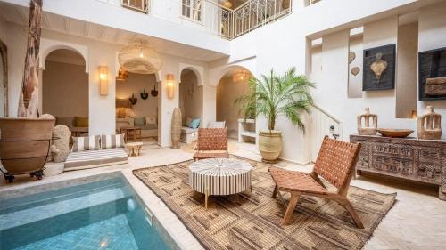 Mouassine Villa | Riad privé Kaolane, piscine, petit-déjeuners, 5min Jemaa el-Fna