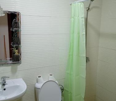 Gueznaia House | Chambre privée -B- 3mn de l'aéroport, 33mn à pied
